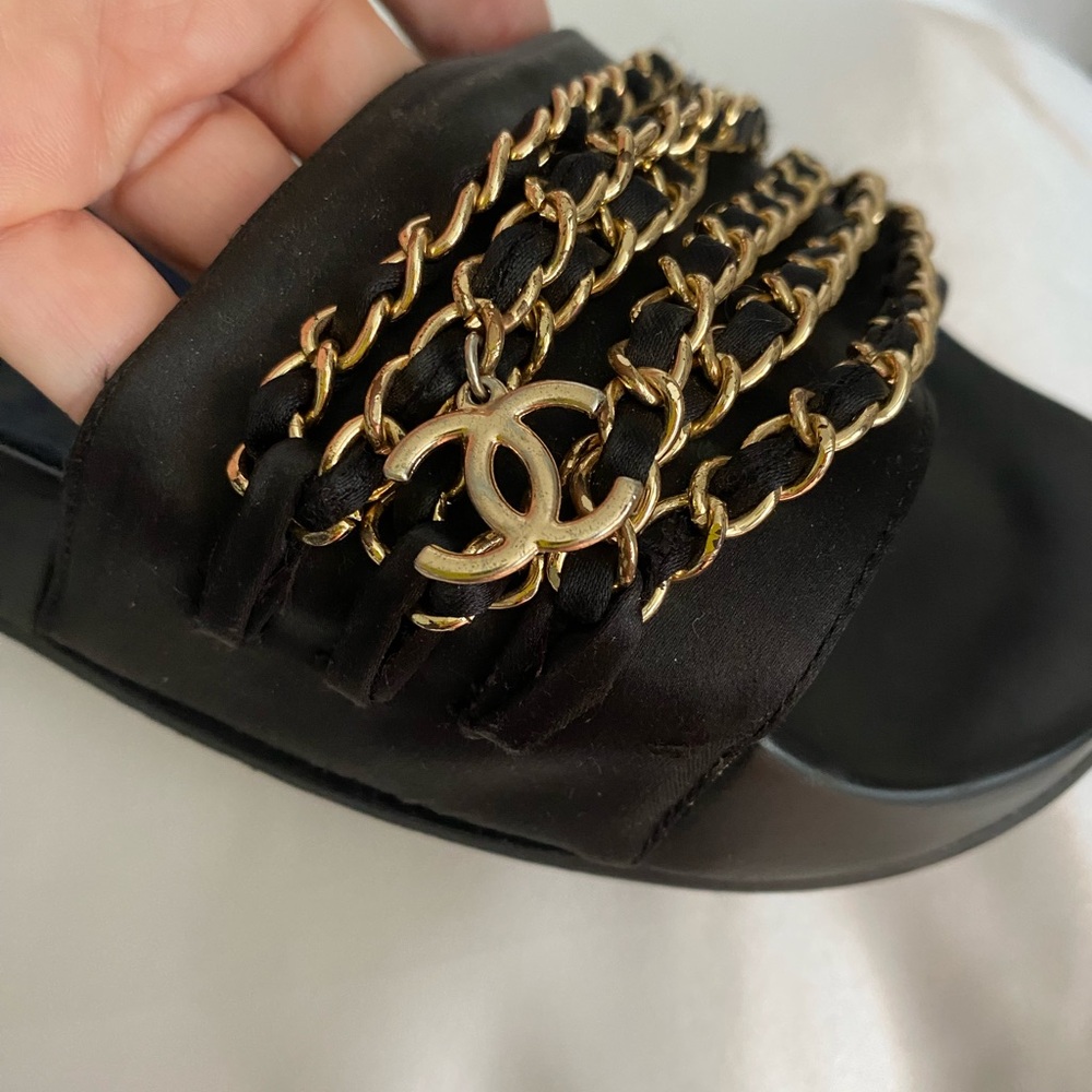 Chanel slides